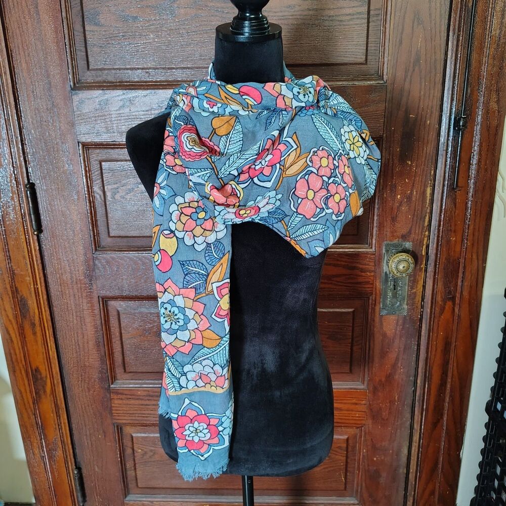 VERA BRADLEY Gray Scarf with Peach, Pinks & Other Colors/T692